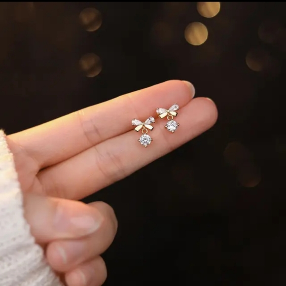 999 Sterling Silver Bowknot Earrings With Crystals - Picture 1 of 3